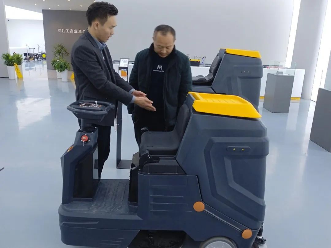 橙犀洗地機(jī)能給公司帶來(lái)了什么價(jià)值? 橙犀洗地機(jī)能給公司帶來(lái)了什么價(jià)值?