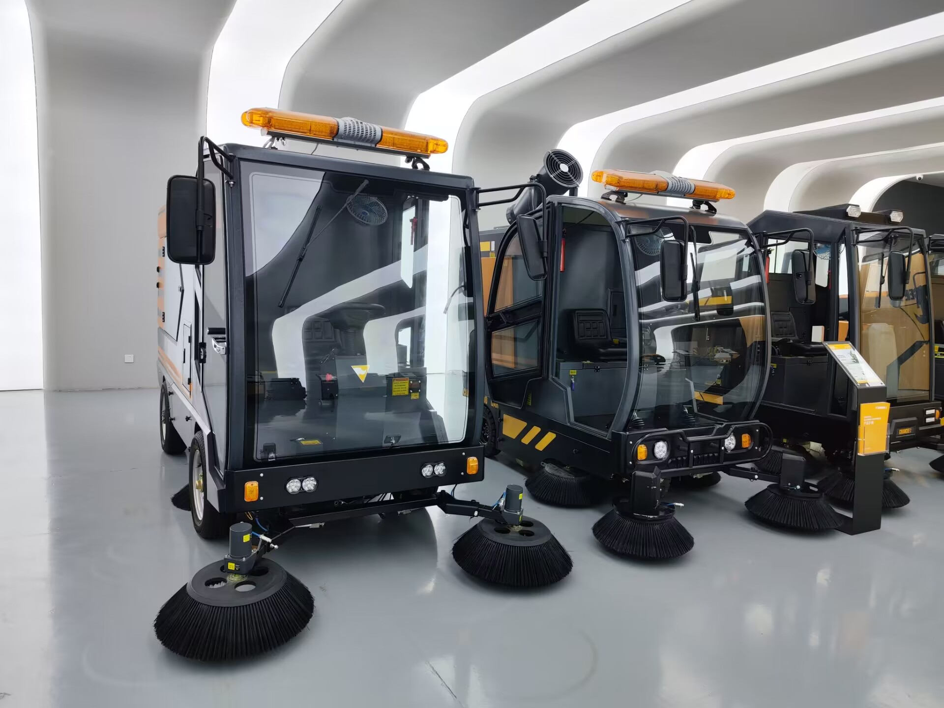 道路清掃車有哪些特點_清掃車機價格是多少呢？