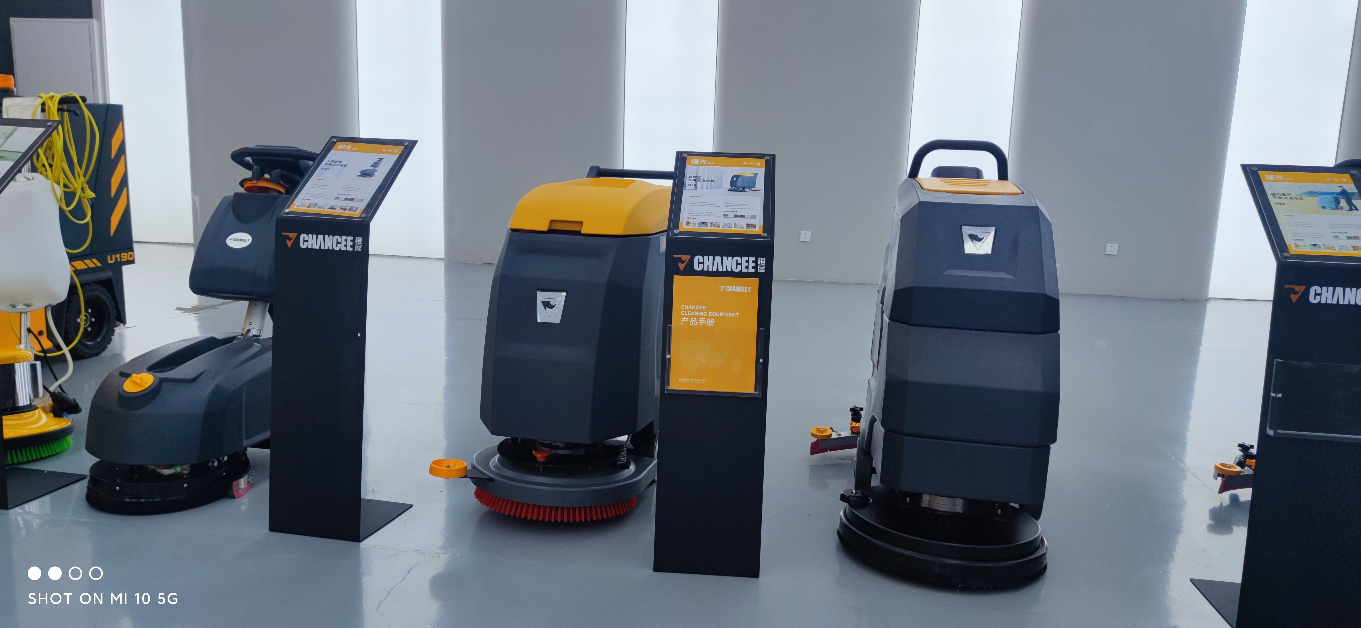 手推式洗地機適用于多大面積的地面,優勢有哪些